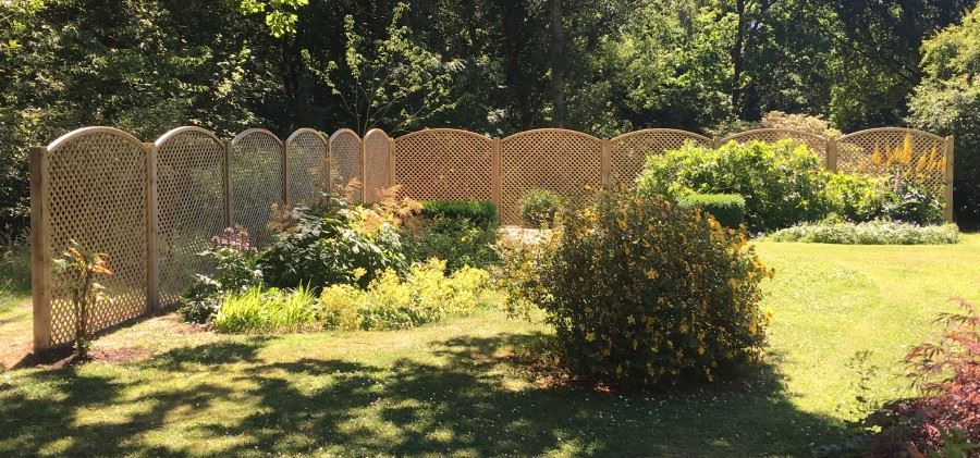 Arch-top trellis fencing in garden